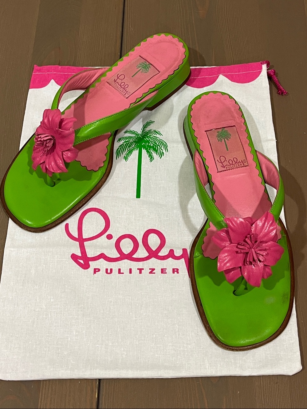 Vintage Lilly Pulitzer Thong Sandals SZ 7.5 Green Leather Pink Flowers Dustbag